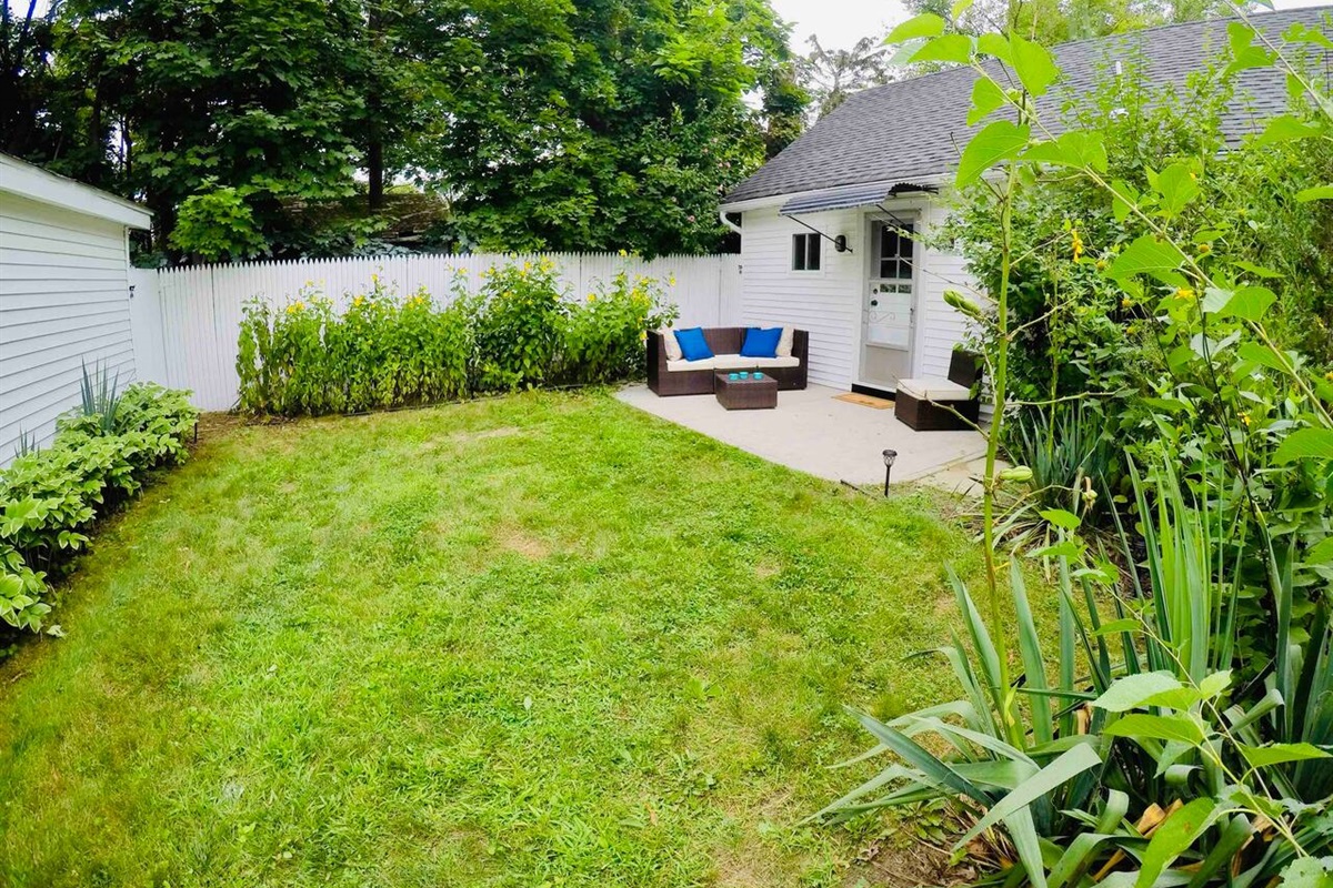 Great private outdoor space to relax!