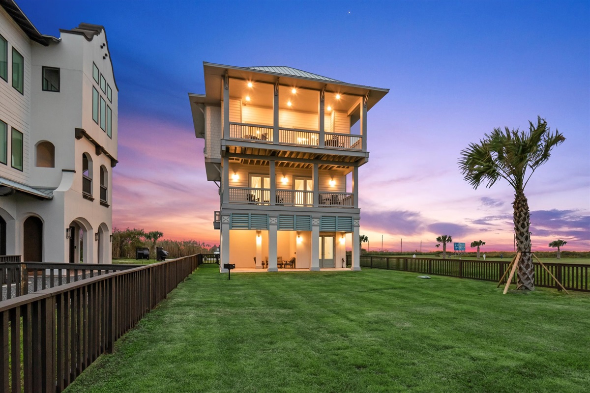 cd879f1686ce4f499548918d011f708d Large | Beachhouse | Texas | TX | Vacation Homes | Galveston | Crystal Beach | Kokomo | Breezy Days | Beachfront Elegance | Sunrise Serenity | Southern Sands Property Management, LLC