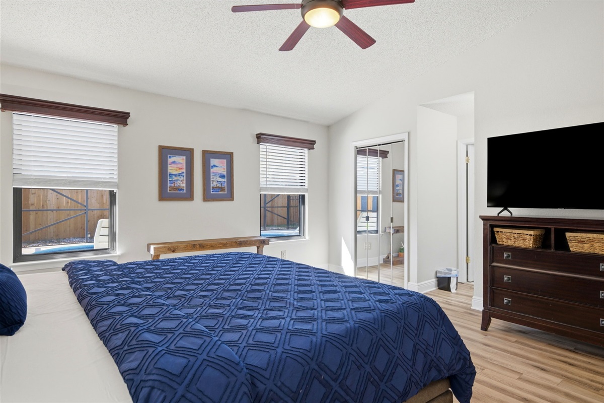 Enjoy a restful night’s sleep in this bright and airy bedroom complete with a king-size bed, flat-screen TV, and generous closet space. The room’s open design and tasteful décor provide both comfort and convenience.