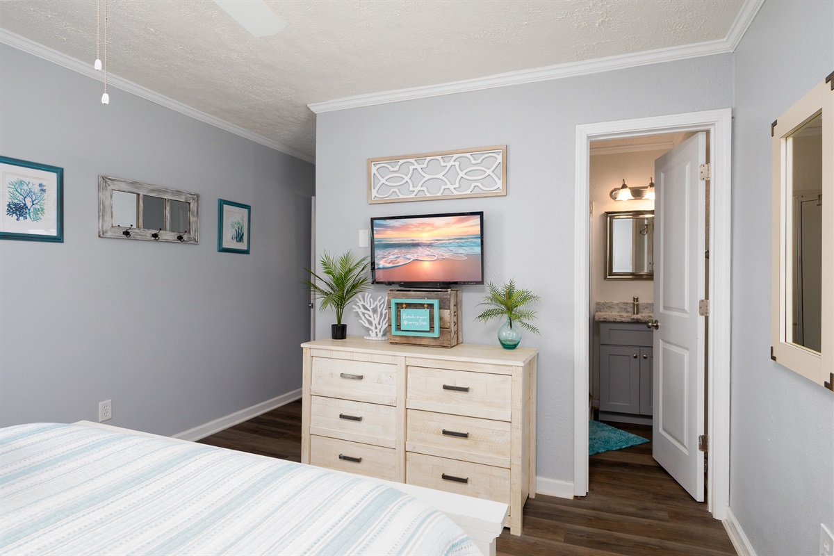 Master bedroom with en-suite bathroom