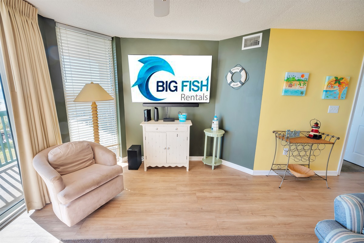 Living Room with Stunning Views🌊☀️