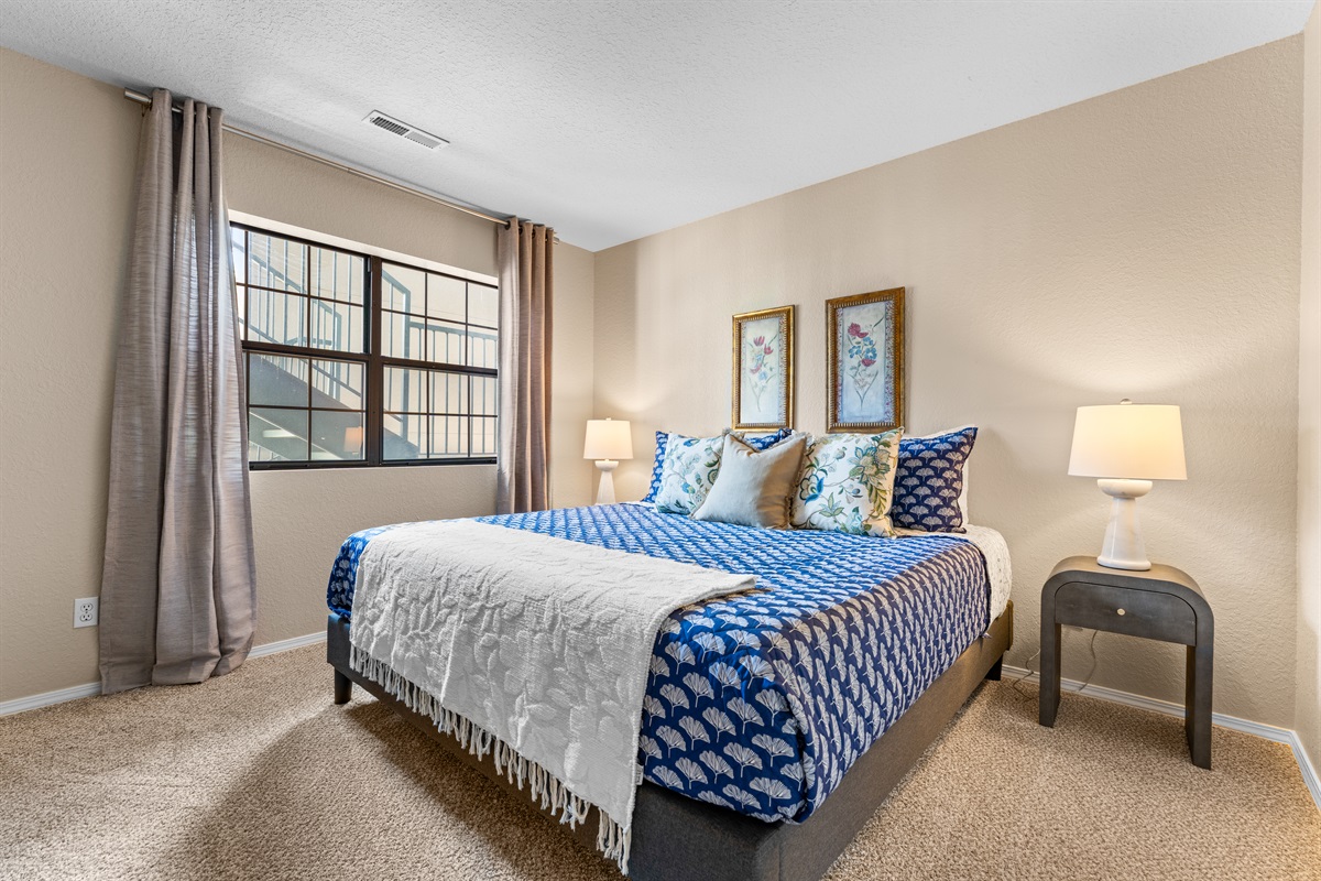 🛌 The cheerful guest bedroom offers a king-size Sealy Posturepedic mattress, crisp bedding, and a smart TV for cozy nights in.