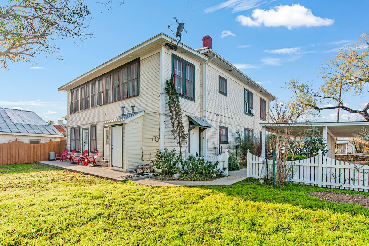 Carriage Inn - Medina Suite 1, Bandera