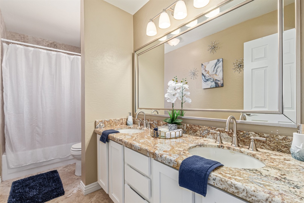 Upstairs Shared Full Bathroom