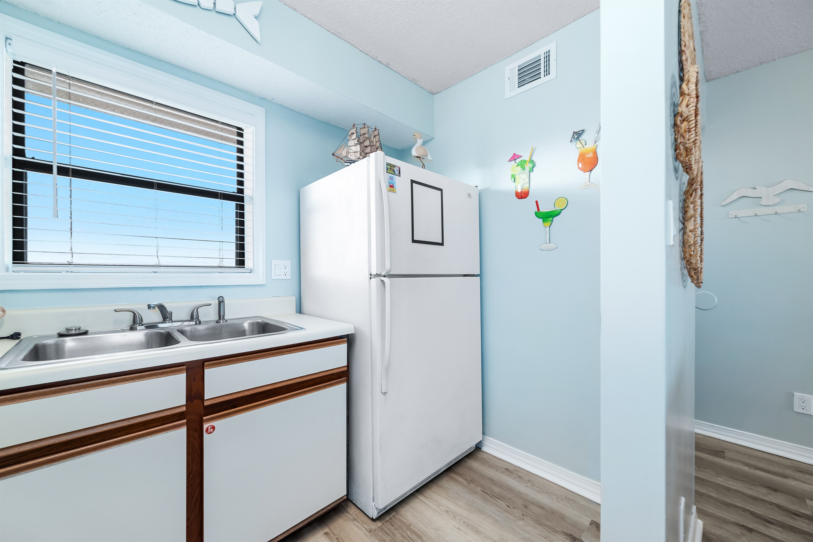 Modern kitchen essentials at your fingertips. This countertop setup offers everything you need for a quick breakfast or a relaxing cup of coffee.