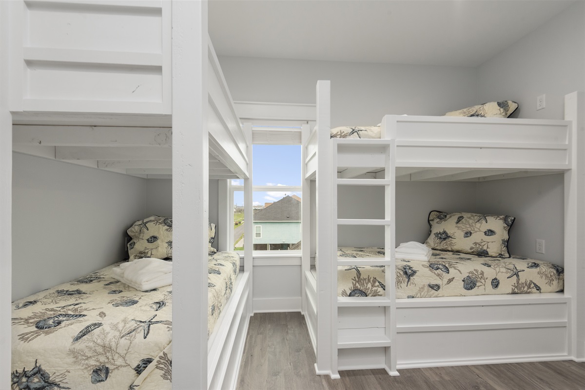 cdc63c0fc6824caab5001d3776248e02 Large | Beachhouse | Texas | TX | Vacation Homes | Galveston | Crystal Beach | Kokomo | Breezy Days | Beachfront Elegance | Sunrise Serenity | Southern Sands Property Management, LLC