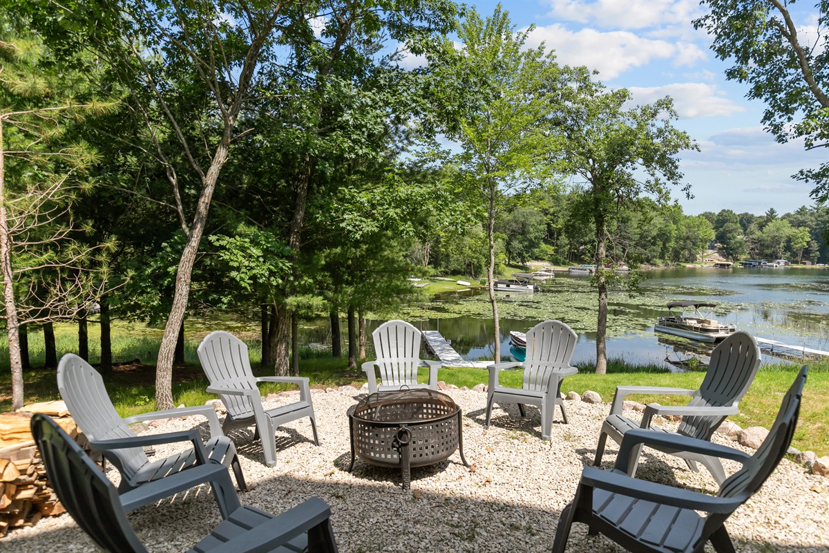 End the day gathered around the fire pit—perfect for s’mores, stargazing, and sharing stories by the glow of the flames.
