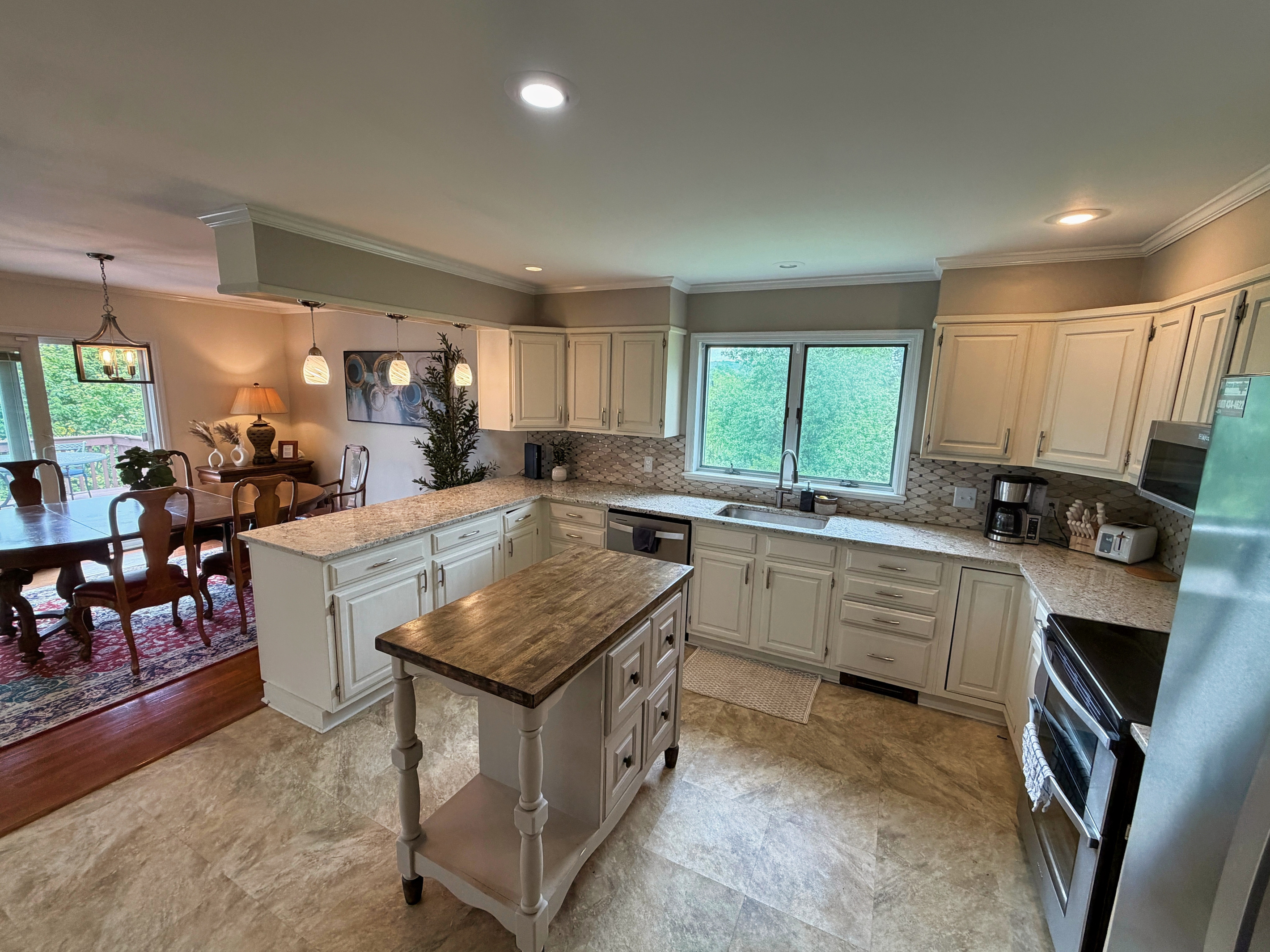 Fully equipped kitchen