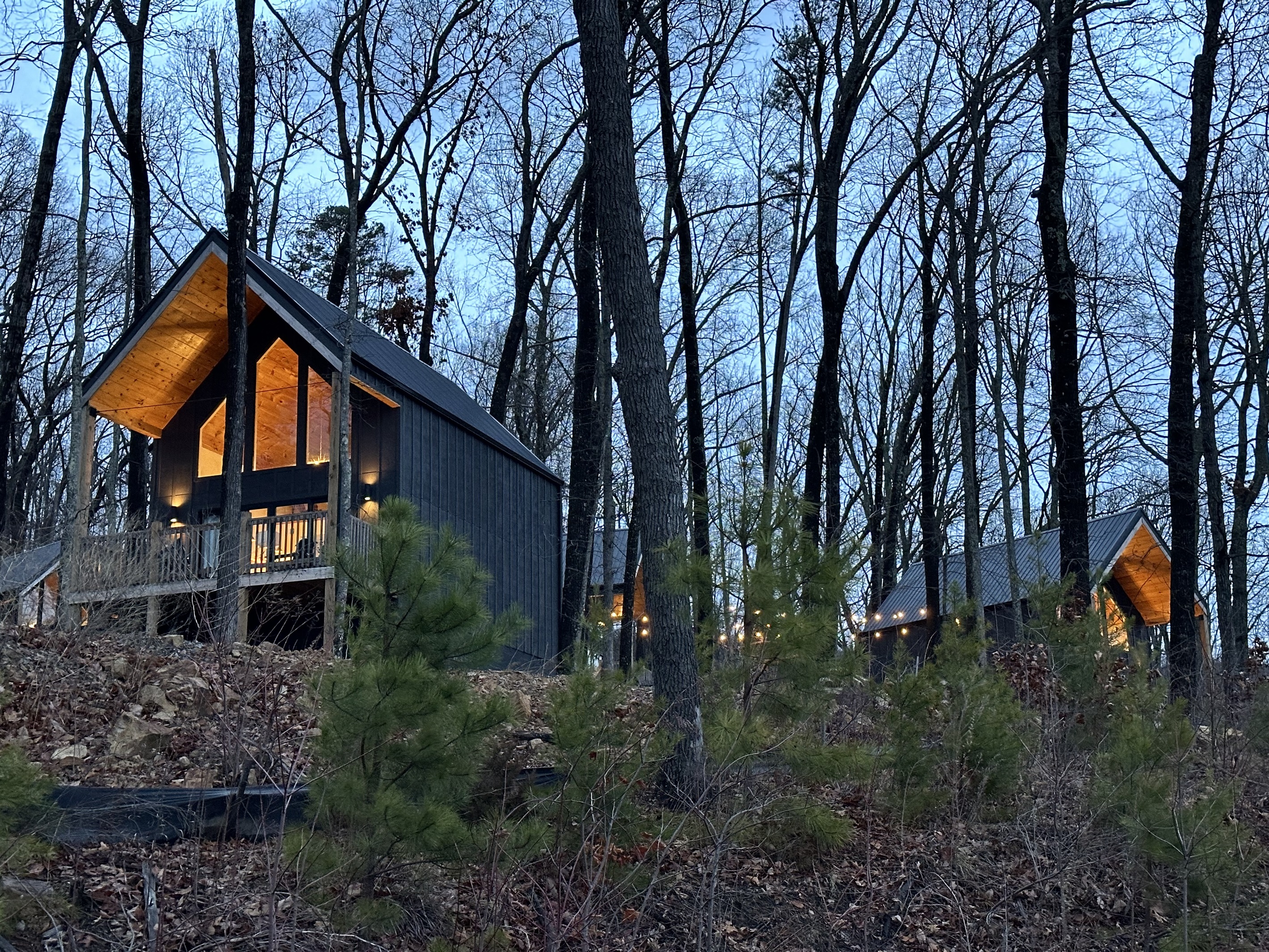 Twilight mountain escape: glowing cottage lights above Pigeon Forge’s shimmering skyline.