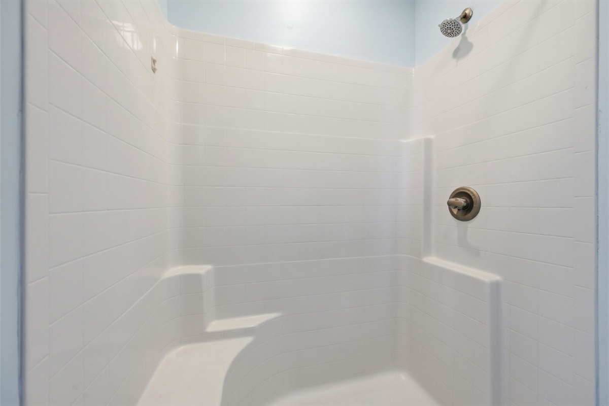 Walk-in shower for a quick and easy refresh