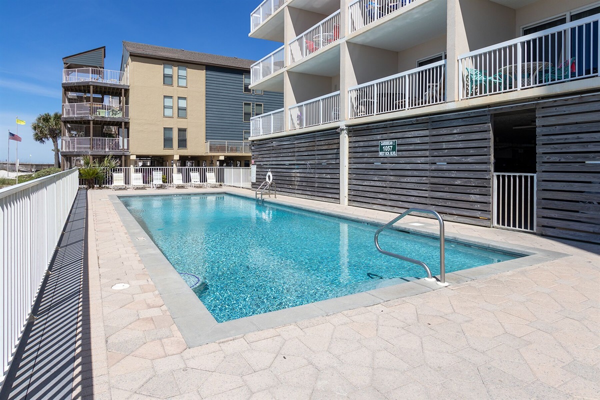 Outdoor pool (seasonally heated)
