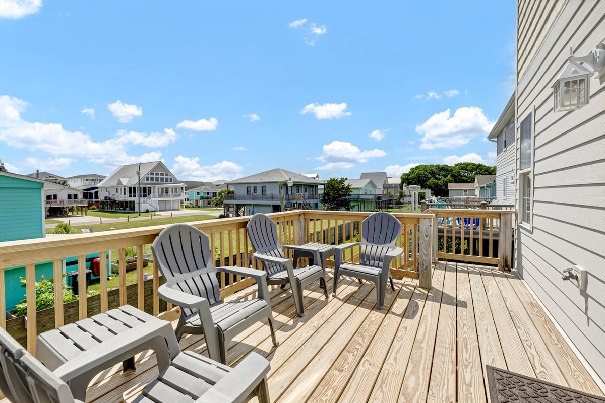 Cozy back deck for evening cocktails!
