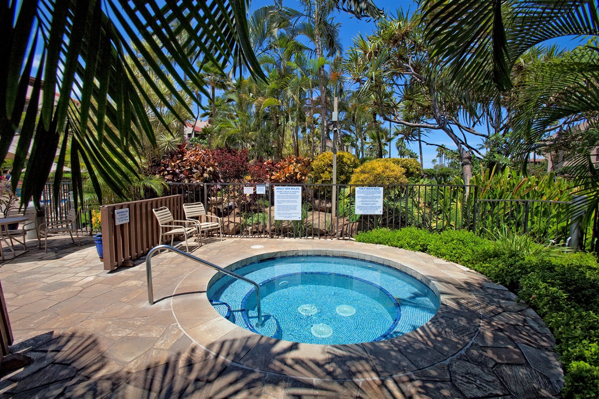 Whirlpool jet spa to relax your muscles after hiking, surfing or paddling!