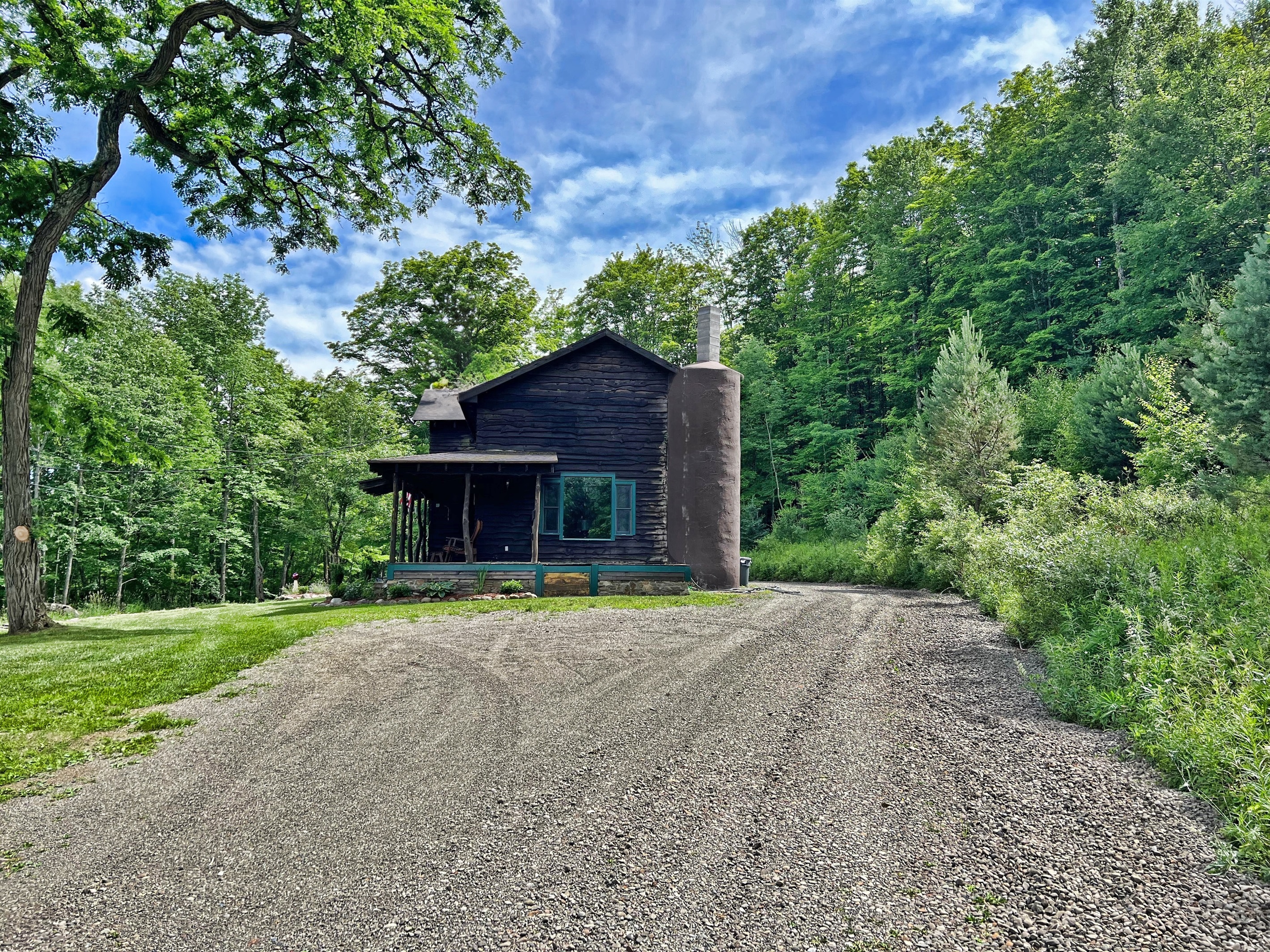 Stolk's Lodge driveway and parking area.