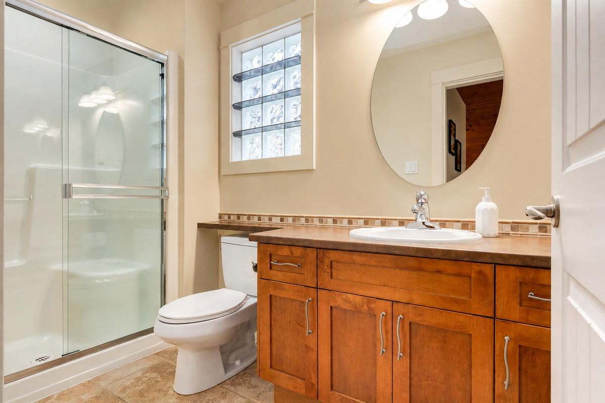 Ensuite in semi-private loft