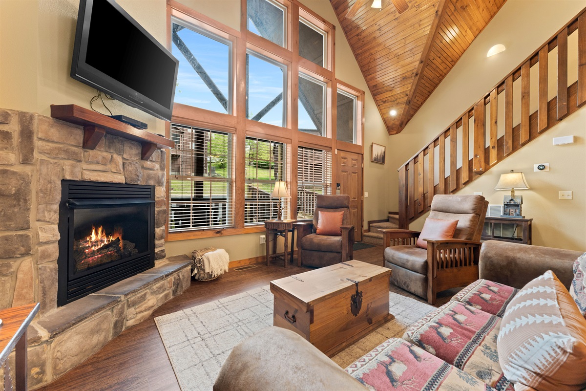 This is where Branson mornings begin and cozy evenings end. Gather around the fireplace beneath soaring windows with plenty of room for everyone to relax together.