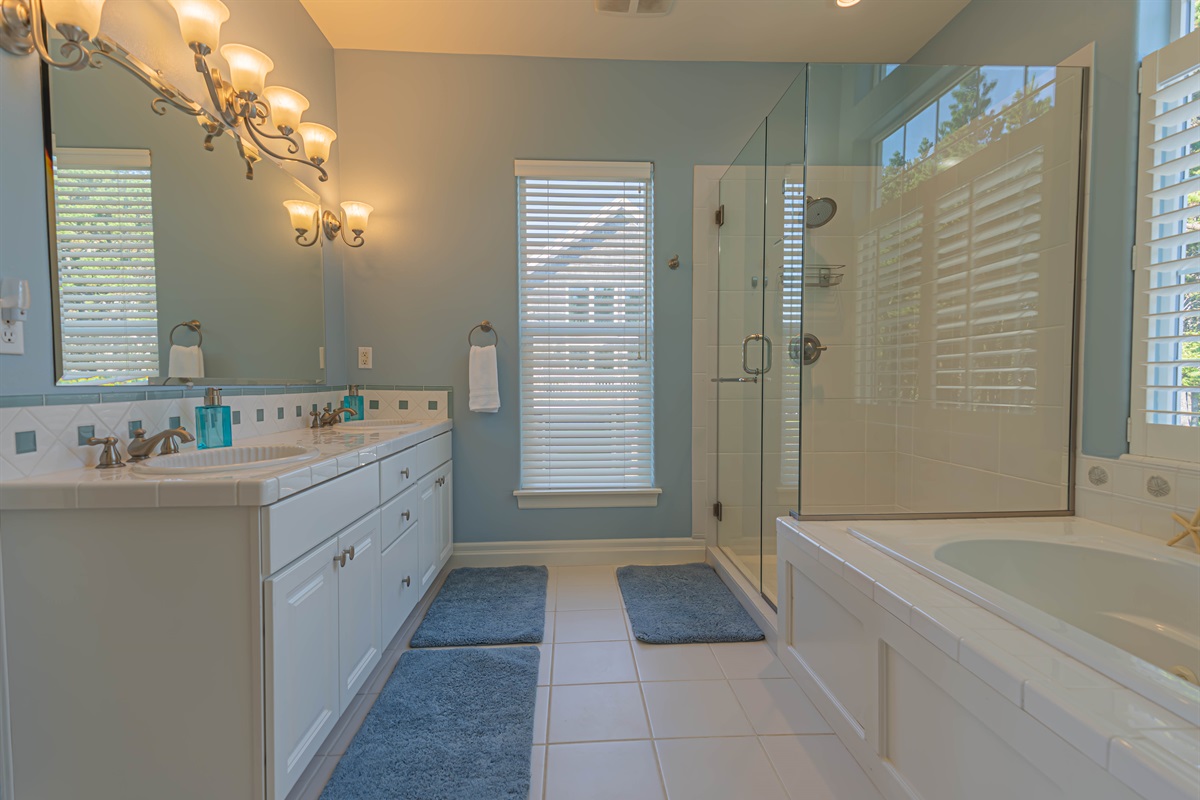 5 piece ensuite off master bedroom.