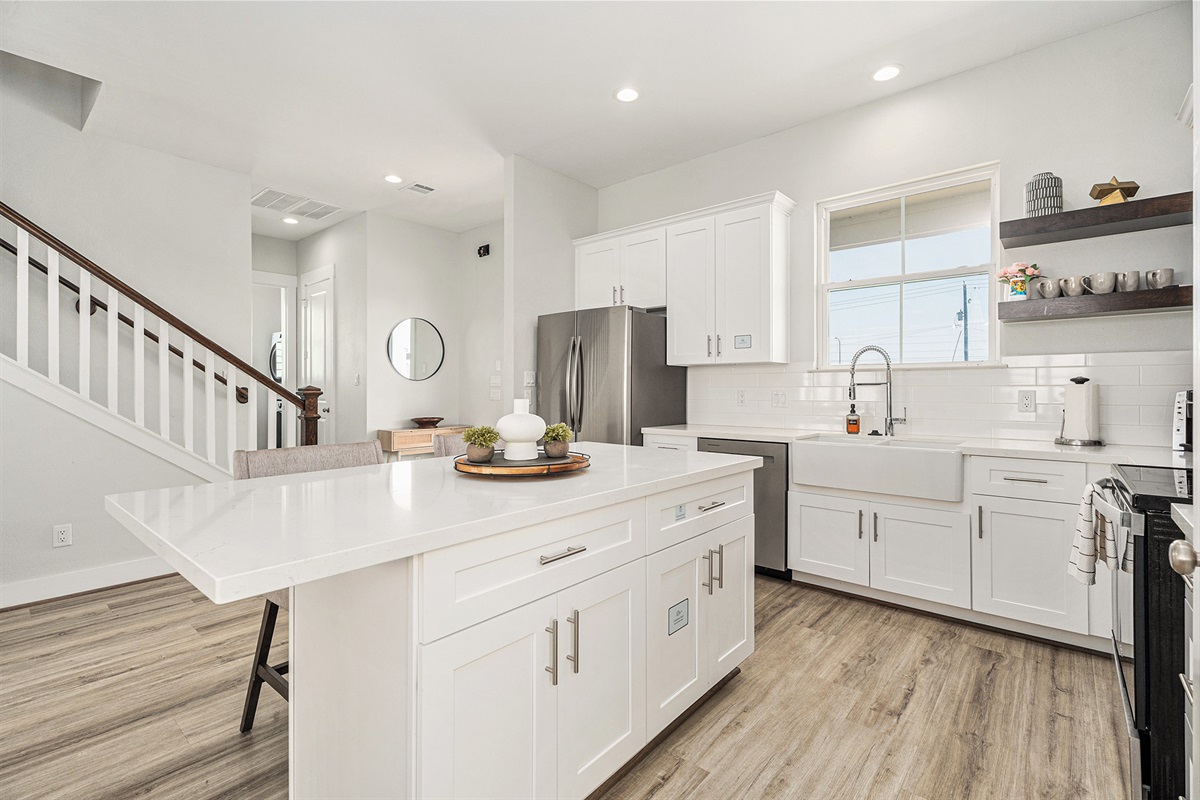 ce21333bb4e14b528886dd6bc26de583 Large | Beachhouse | Texas | TX | Vacation Homes | Galveston | Crystal Beach | Kokomo | Breezy Days | Beachfront Elegance | Sunrise Serenity | Southern Sands Property Management, LLC
