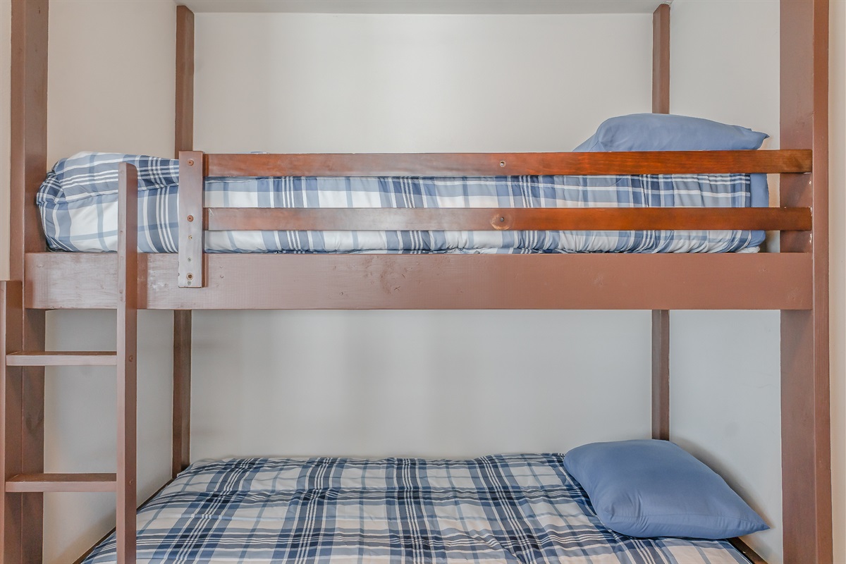 Bunk Bed - Twin Size Mattresses