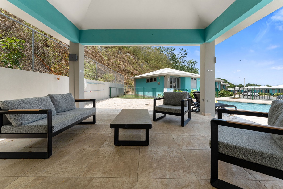 Outdoor Lounge: Chill with style in this airy space, perfect for enjoying sunset views!