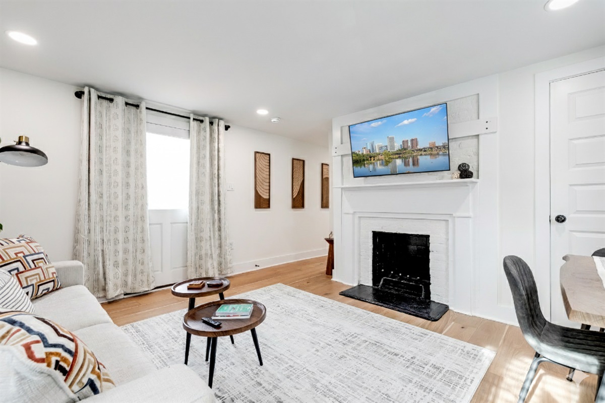 Living Room: Stylish seating and city views create the perfect hangout for your Richmond getaway!