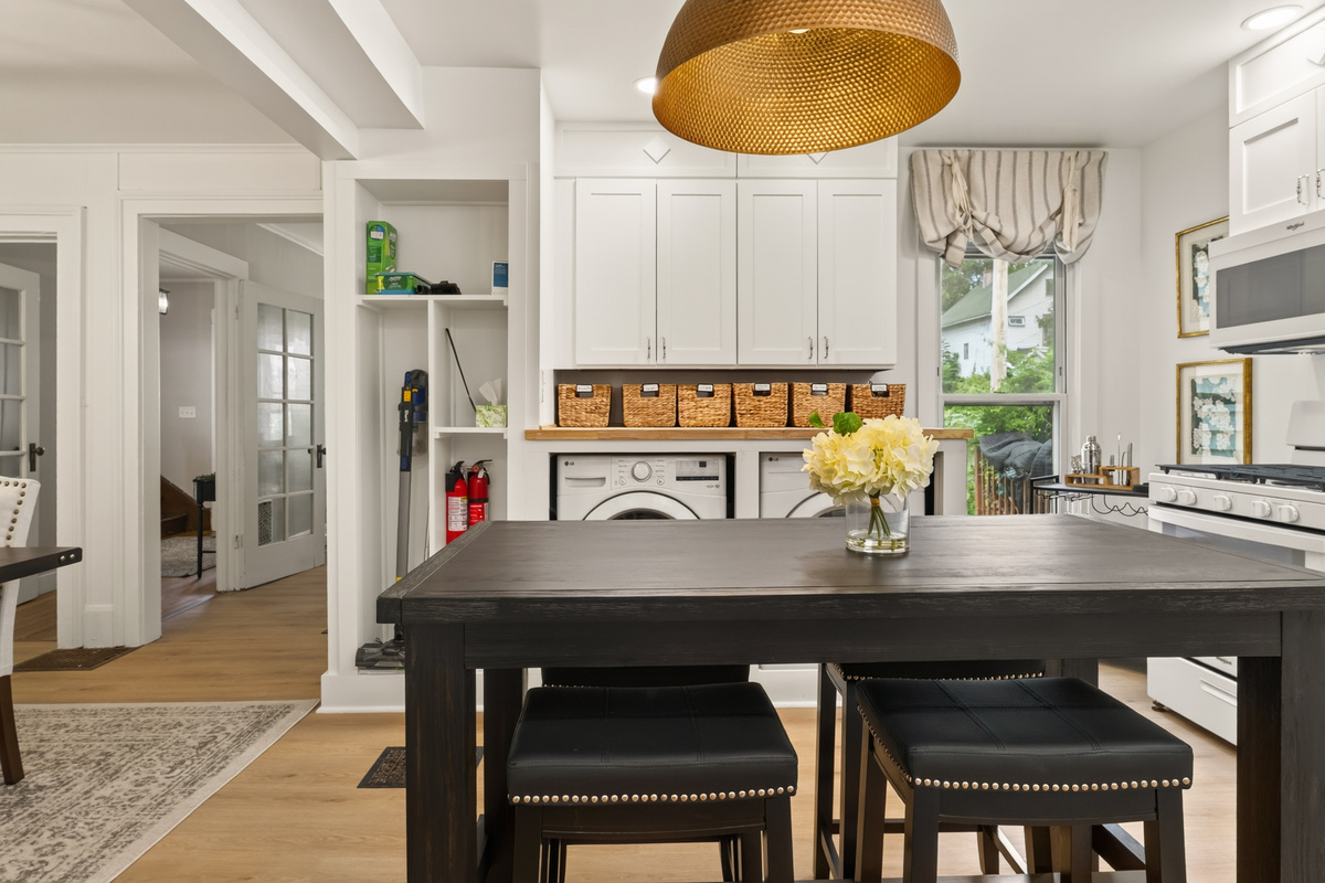 Kitchen island with four stools