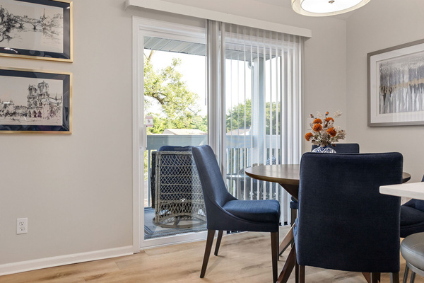 2B/2BA Near ND | Private Balcony | Walk to Campus, photo 22