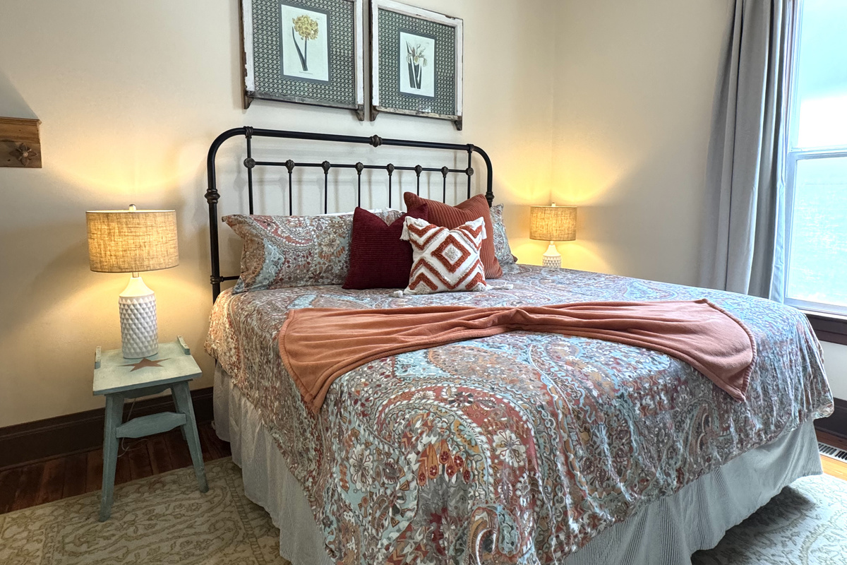 Main Floor, King Bed