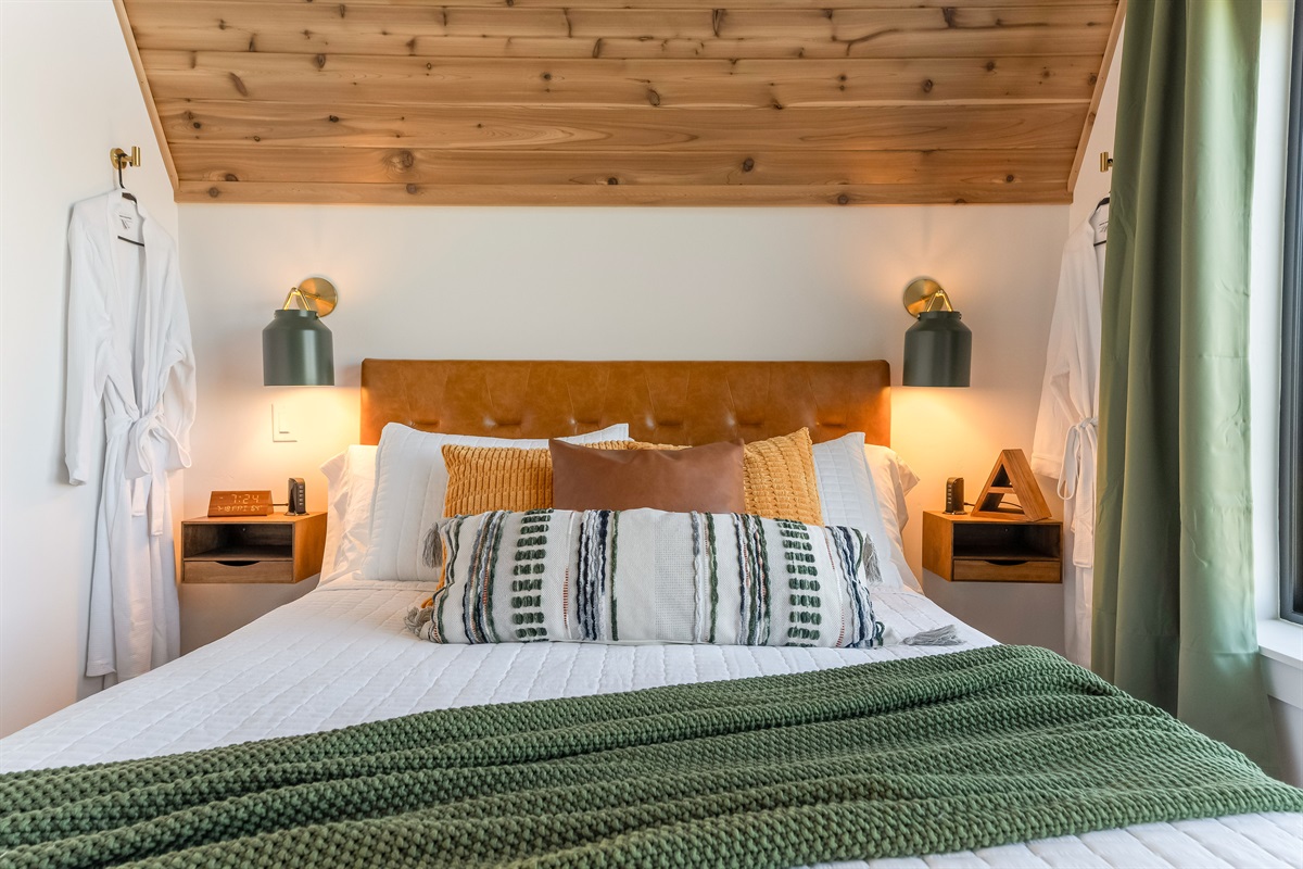 Bedroom#3 On The Loft w/ Egyptian Sheets On Queen Bed