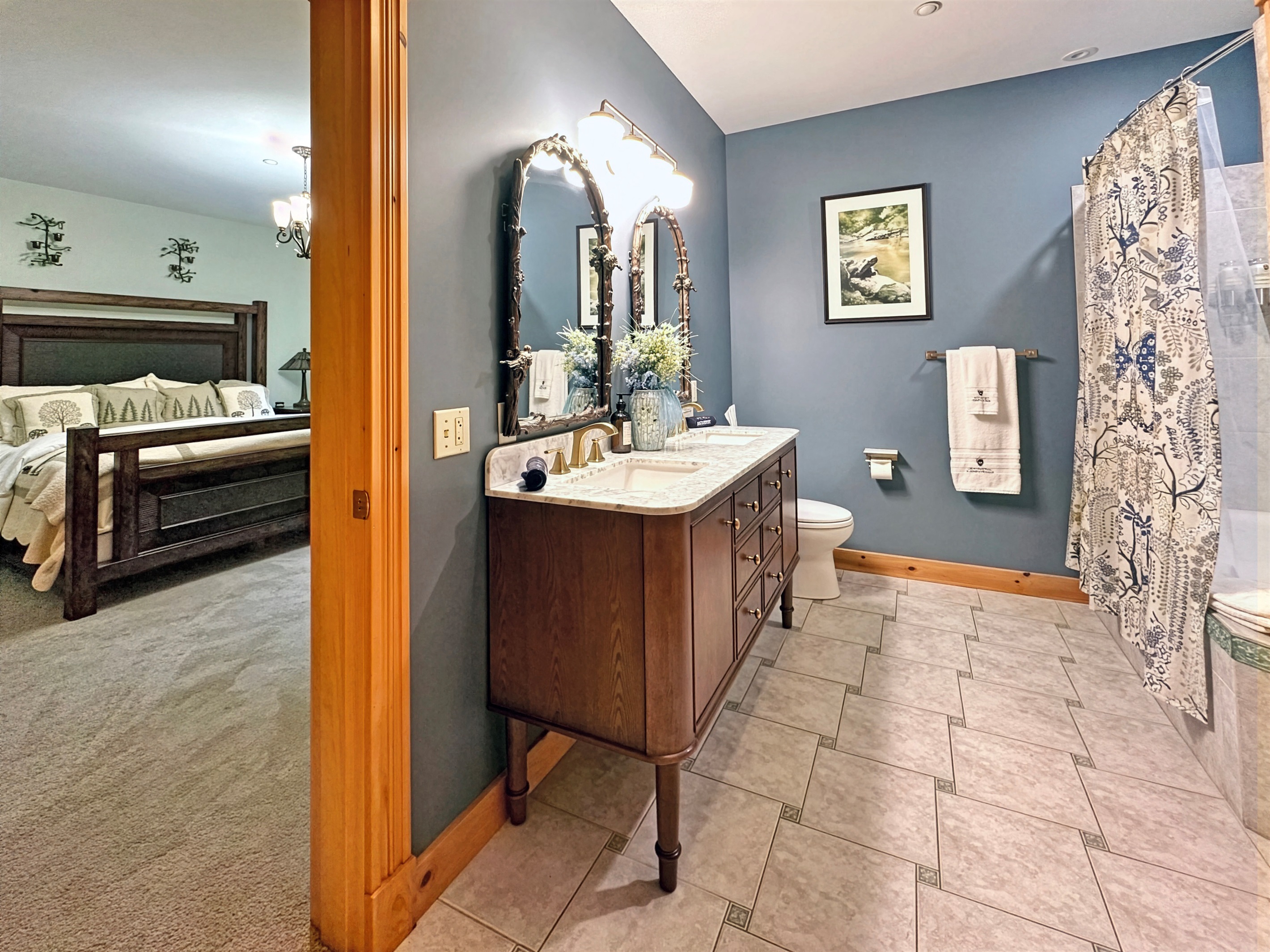 1st fl bath w/soaking tub & 2nd set of w/d