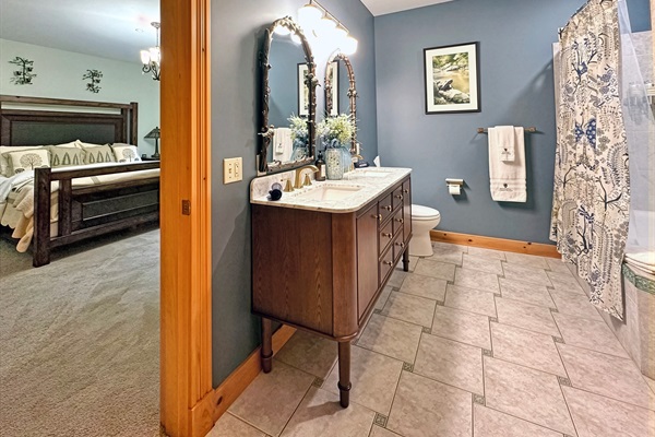 1st fl bath w/soaking tub & 2nd set of w/d