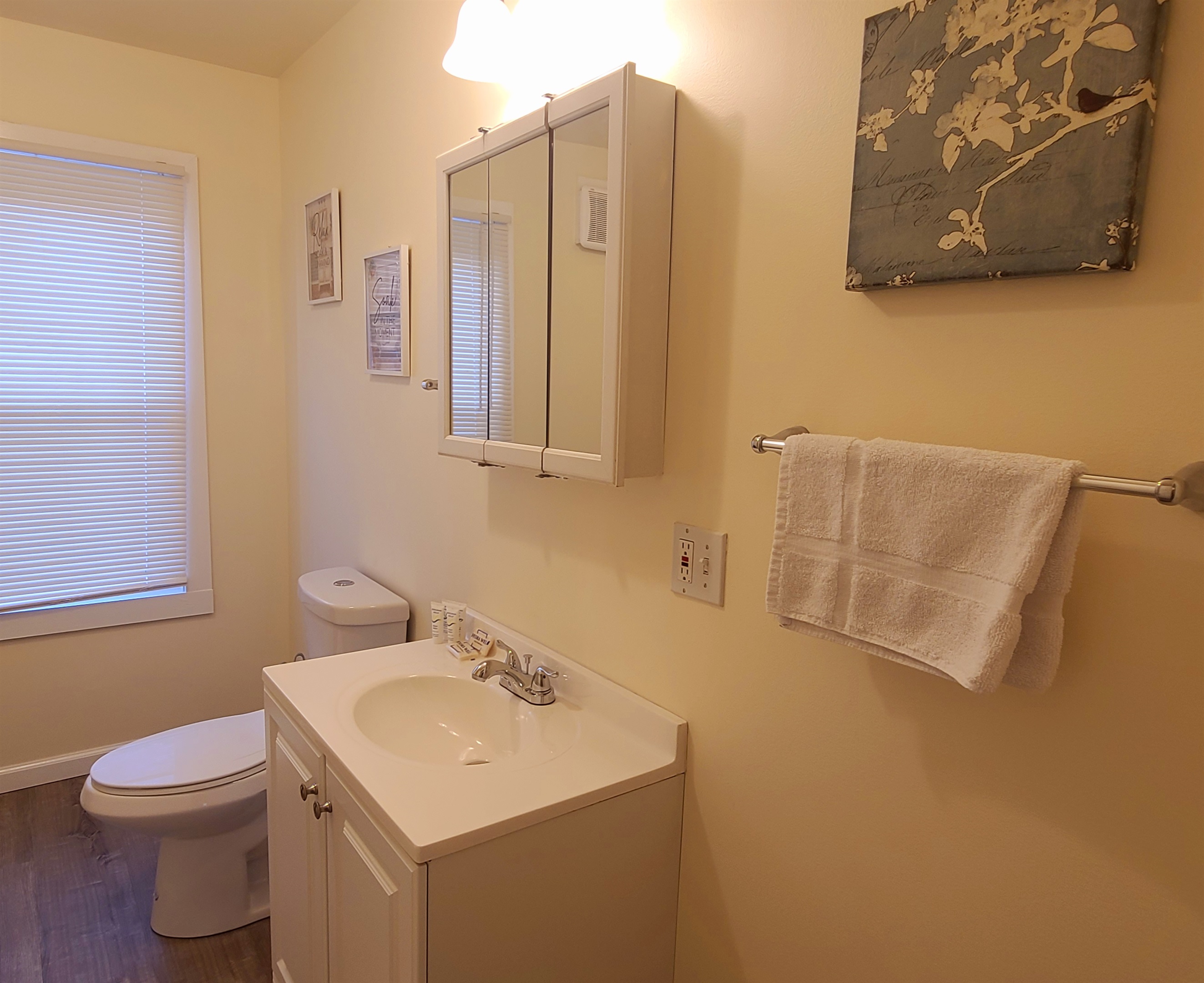 43 Cliff - Apt 2 bathroom w/ tub/shower