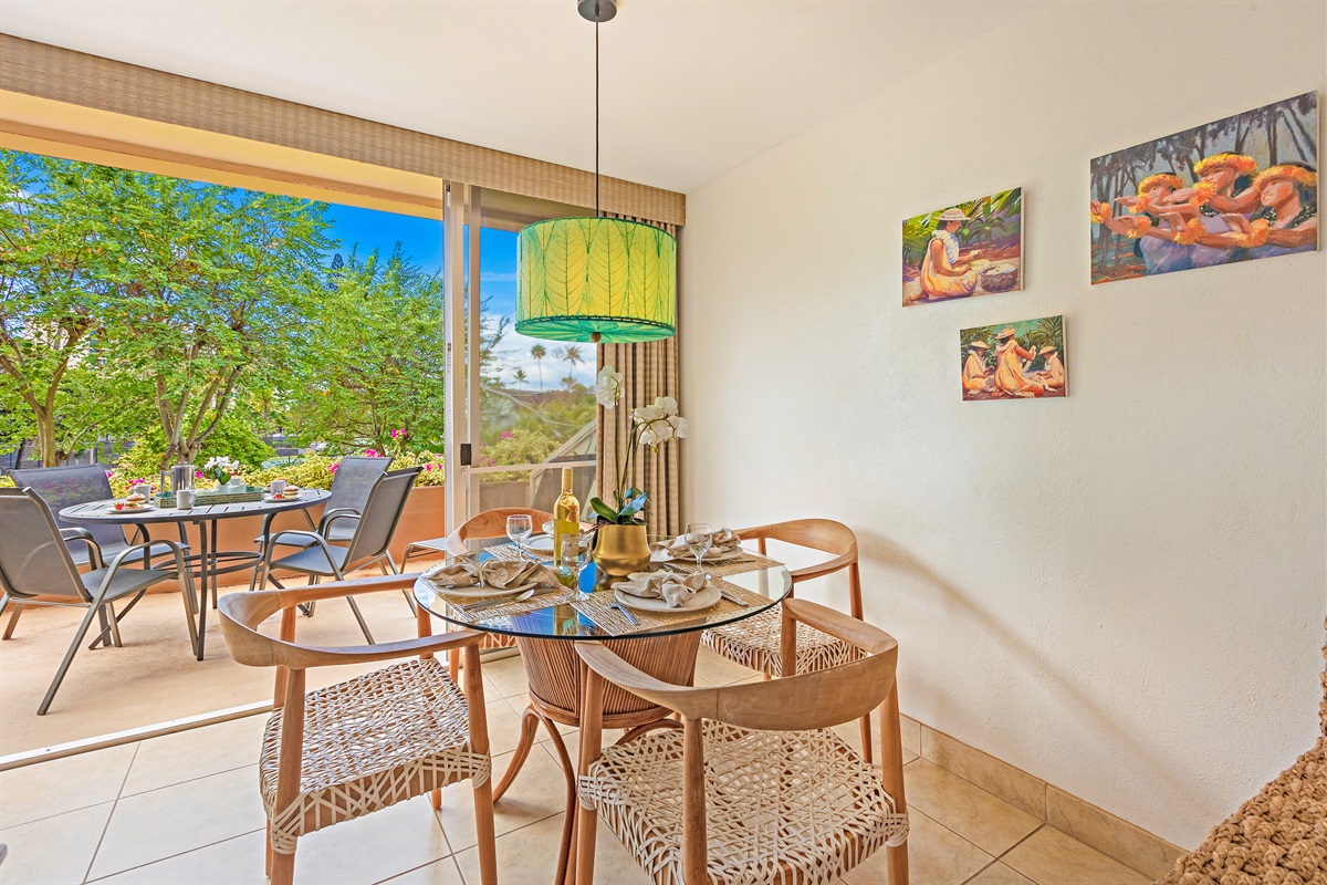 Choice Between Indoor or Outdoor Dining