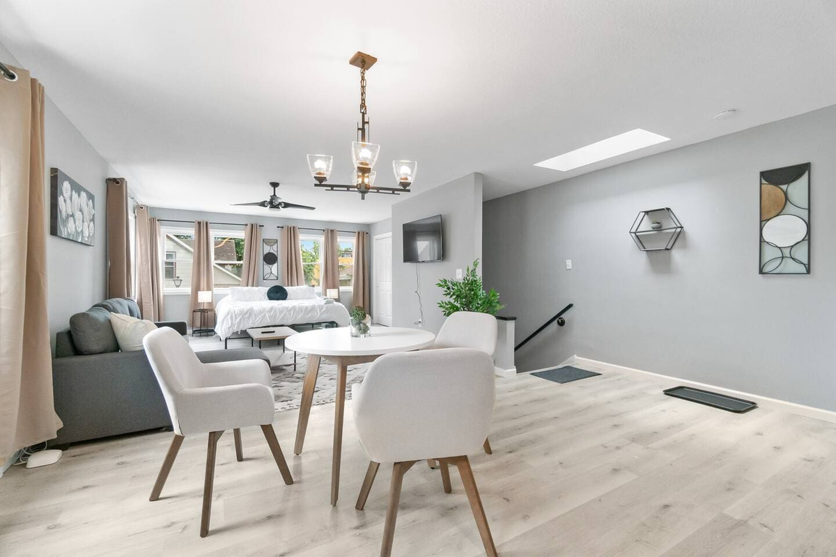 Dining Area for 3.