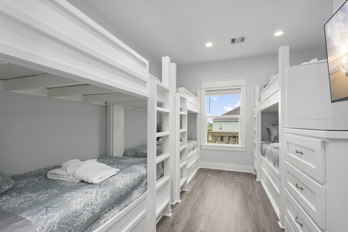 ce485fb9ce1545e5958e1b222f0f86fe Large | Beachhouse | Texas | TX | Vacation Homes | Galveston | Crystal Beach | Kokomo | Breezy Days | Beachfront Elegance | Sunrise Serenity | Southern Sands Property Management, LLC