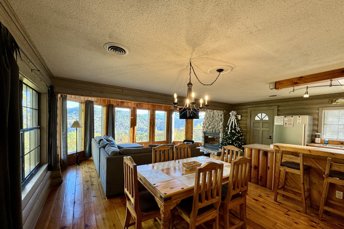 Christmas Dining, Kitchen & Family Room View