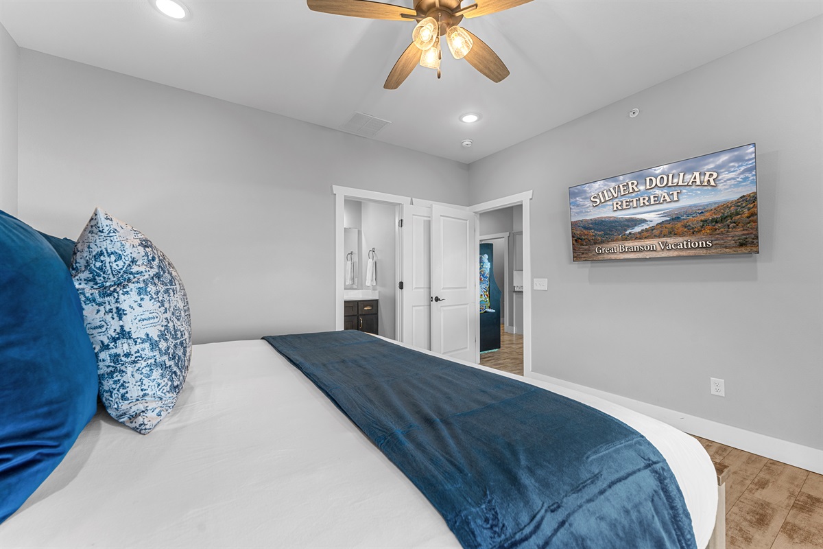 Bedroom 5 (King Suite)