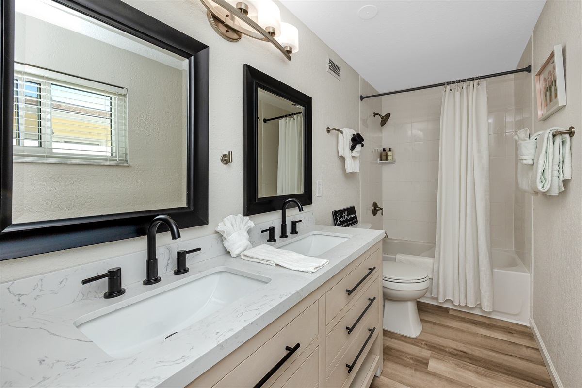 Double Vanity Bathroom, Near 3rd Bedroom with Bunkbeds 