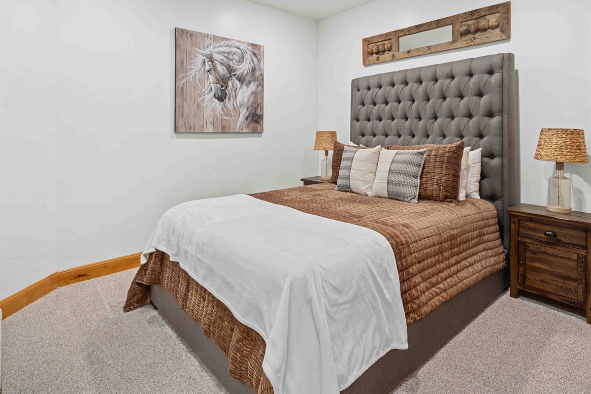 Cozy bedroom with a plush bed and stylish accents for a restful retreat.