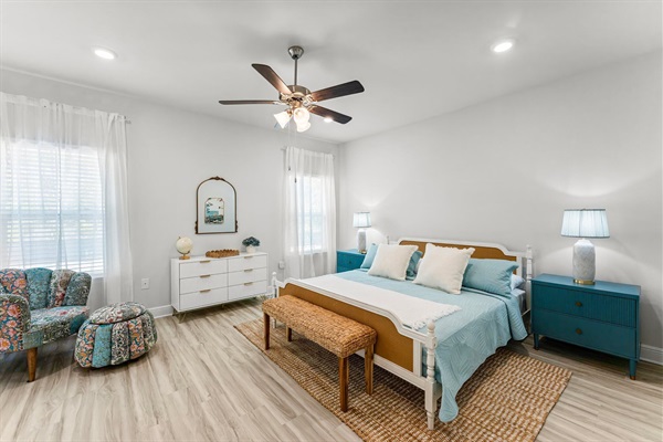 King sized bed with sitting area in the primary