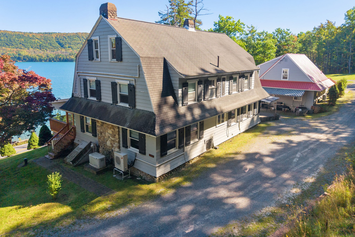 Hatch's Main Lodge 