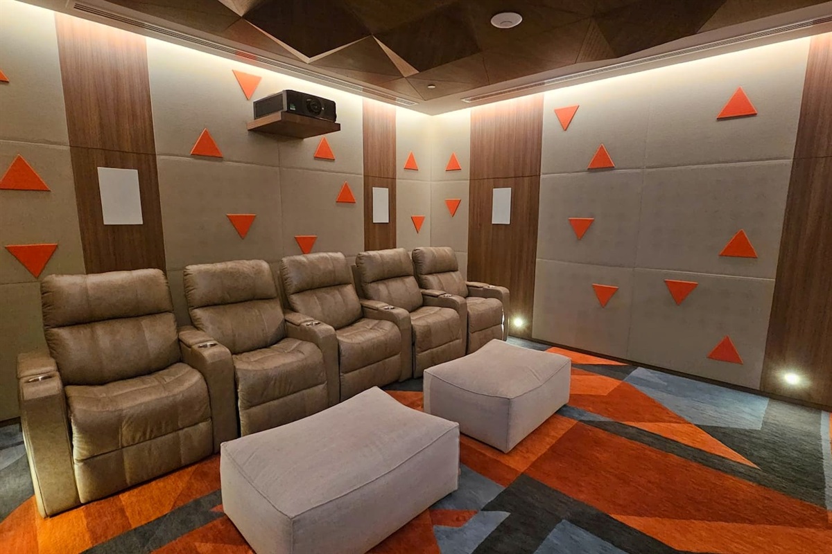 Stream your favourite movie in the CINEMA ROOM