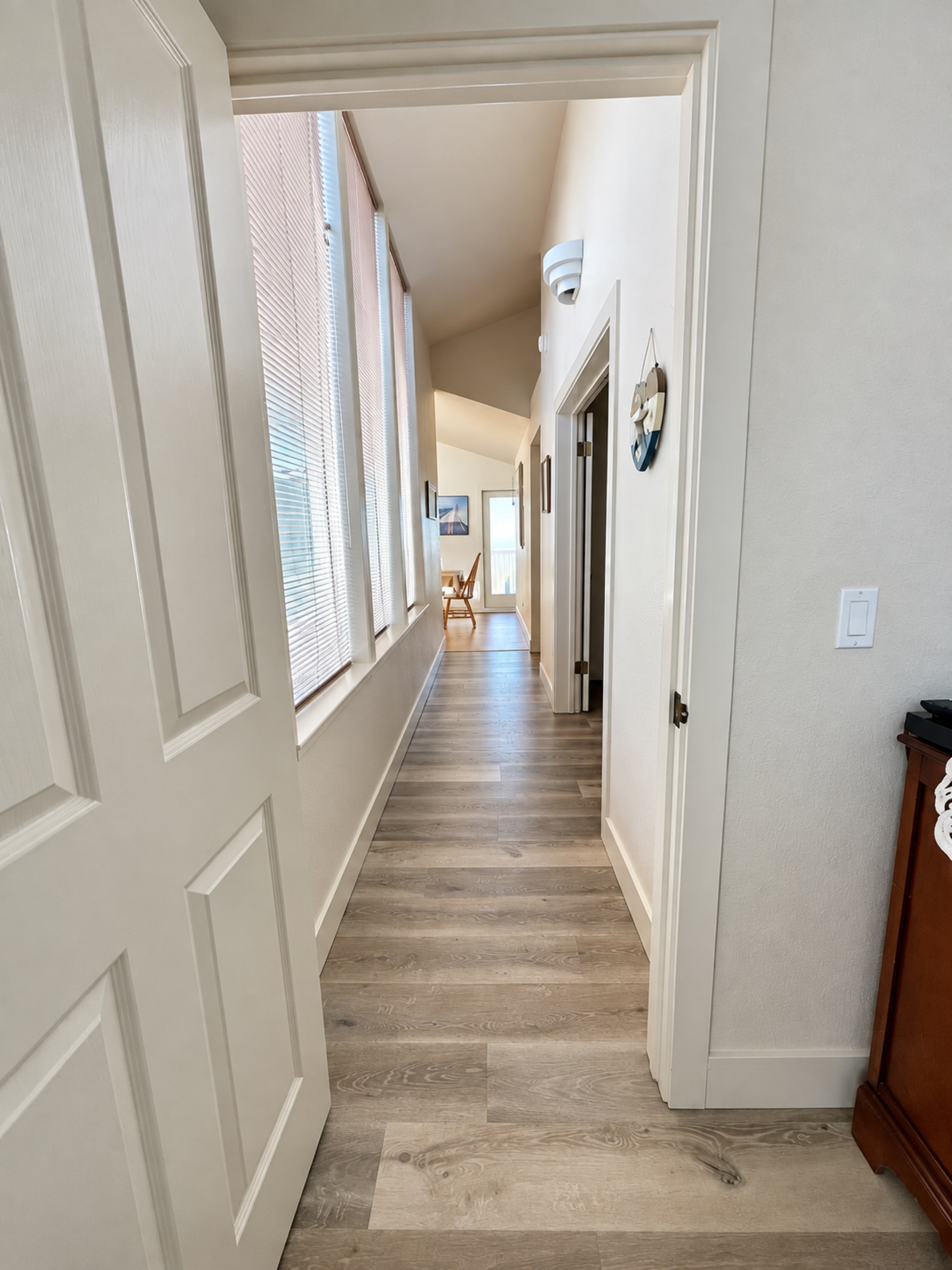 Hallway in back with between bedrooms