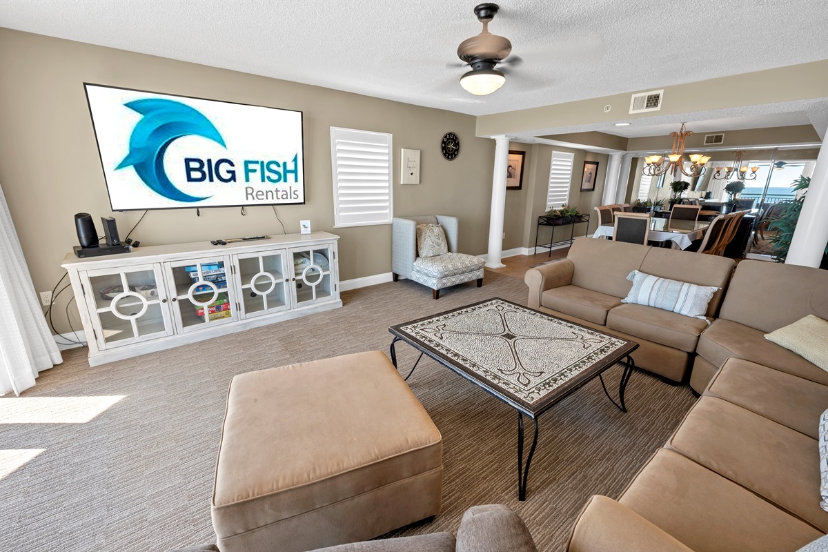 Amazing Living Room with Stunning Views🌊☀️