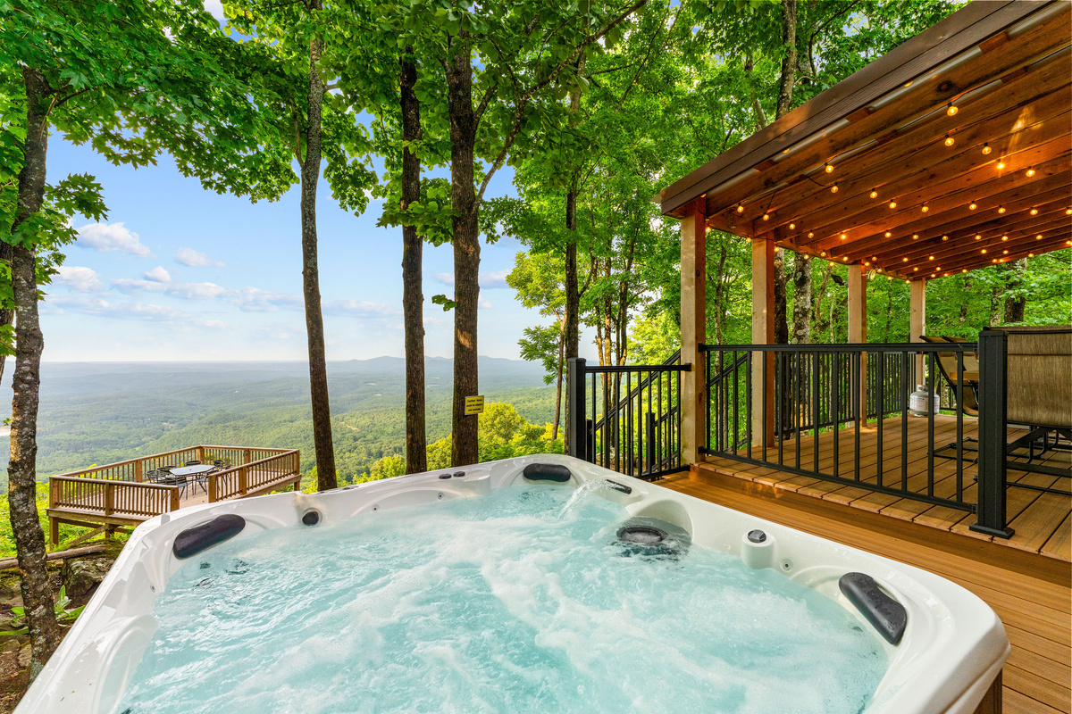 Hot Tub With  An Arkansas Grand Canyon View