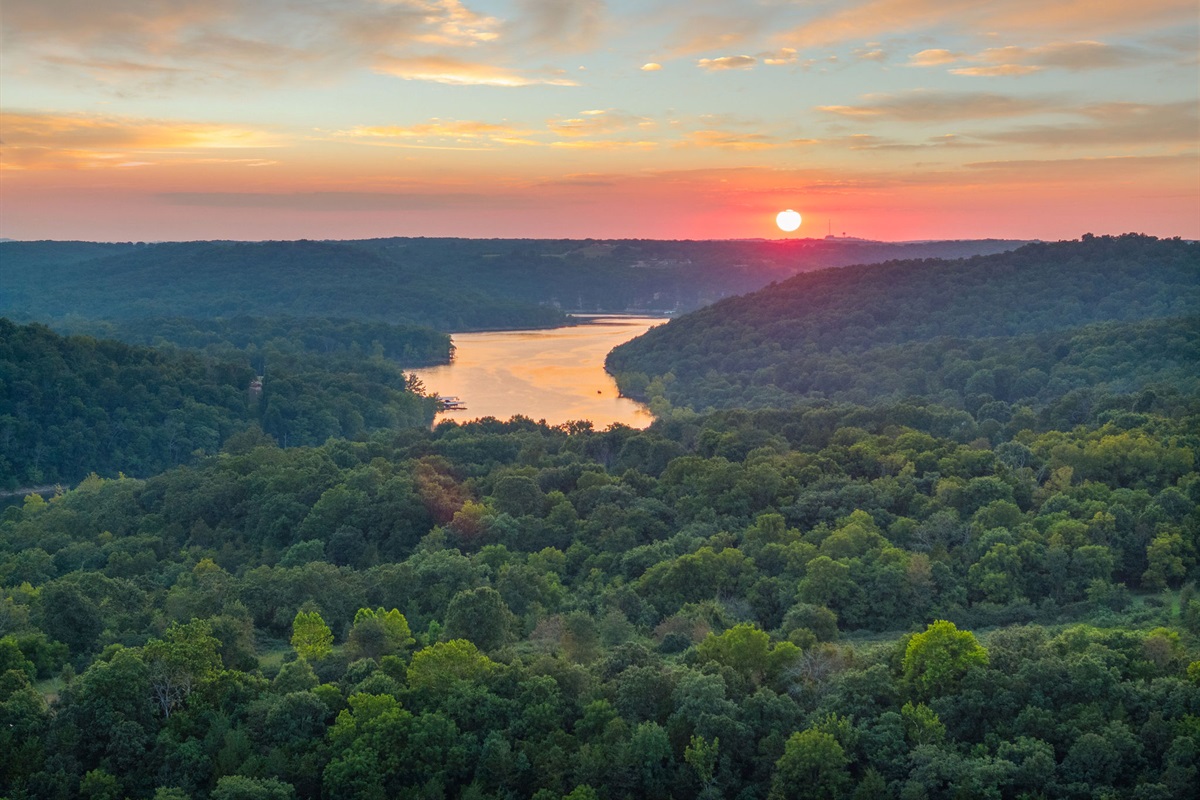 Close to the creek and lake!