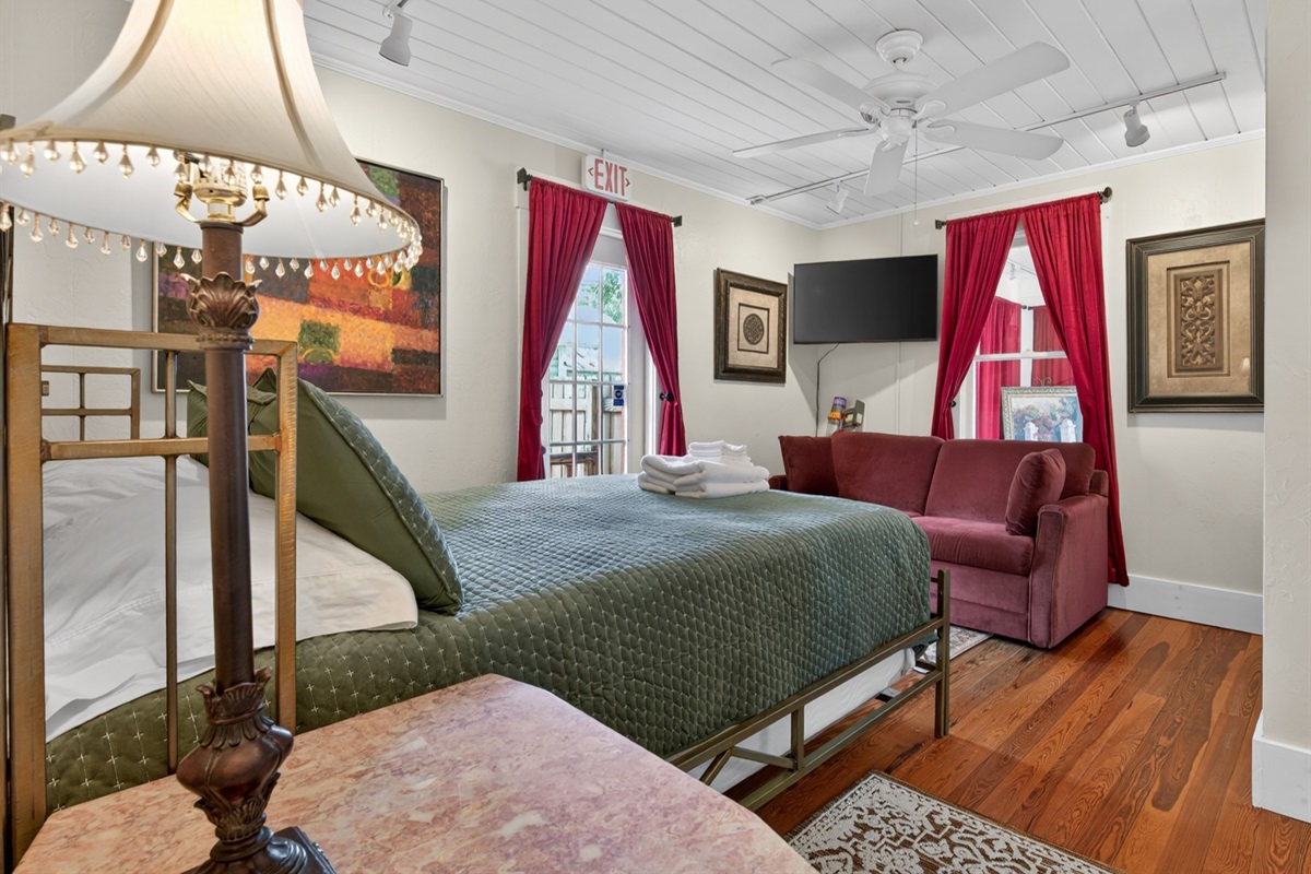 Middle Bedroom