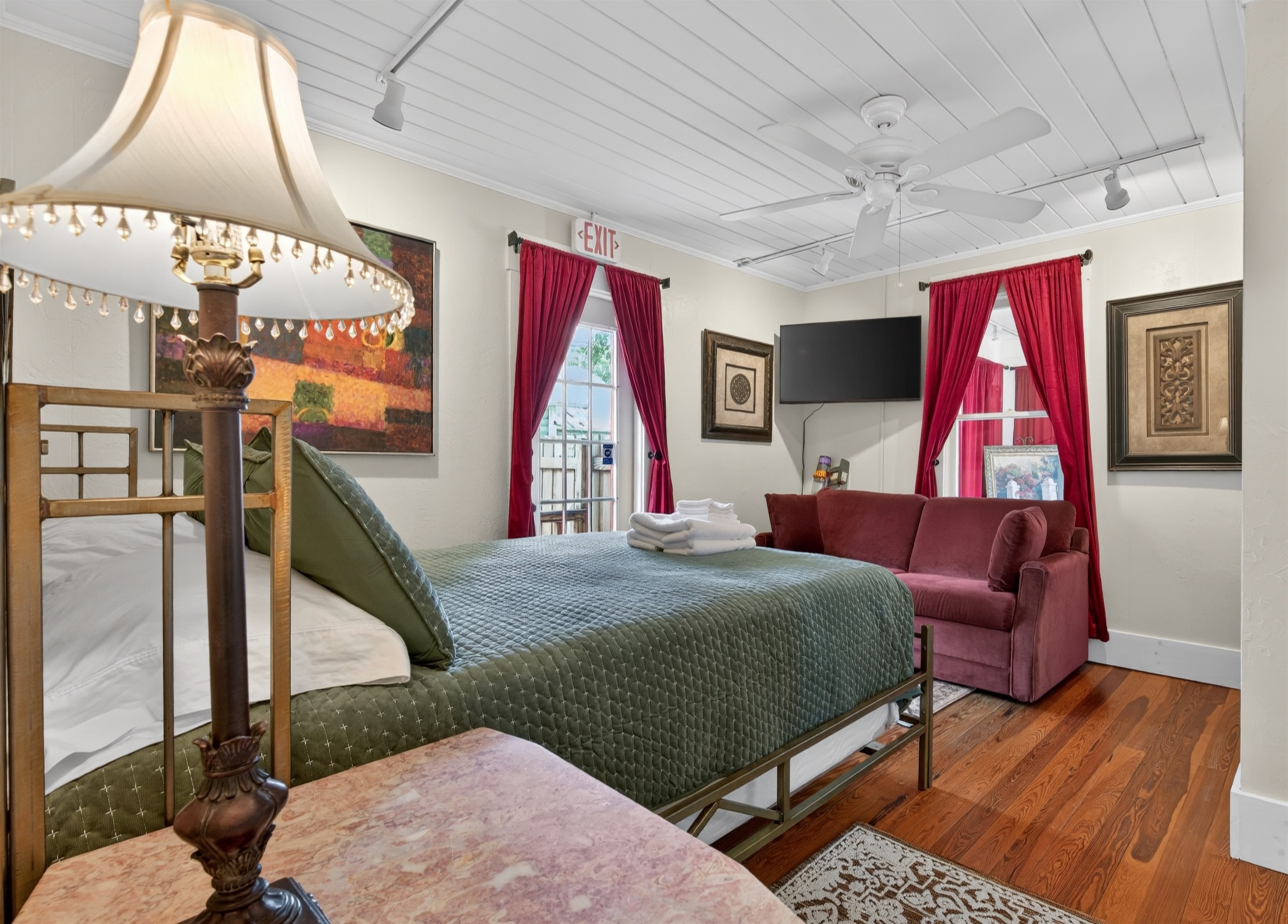Middle Bedroom