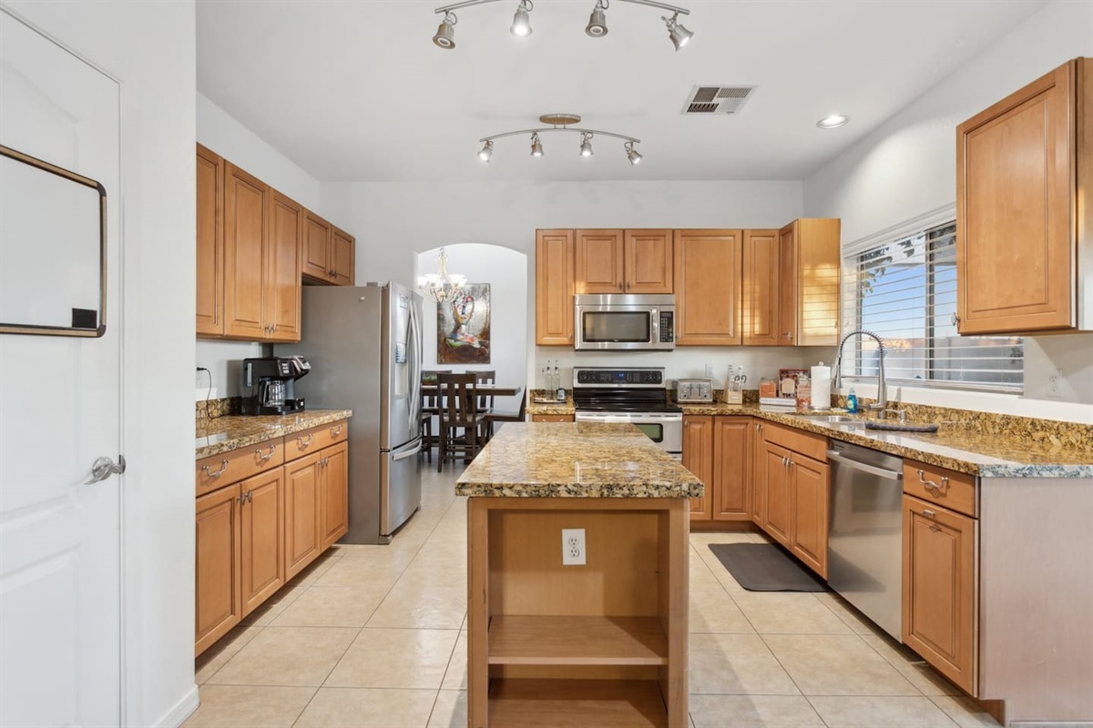 Peoria Home with Heated Pool + Hot Tub — Peoria Home with Heated Pool + Hot Tub, Peoria, Arizona — photo 41