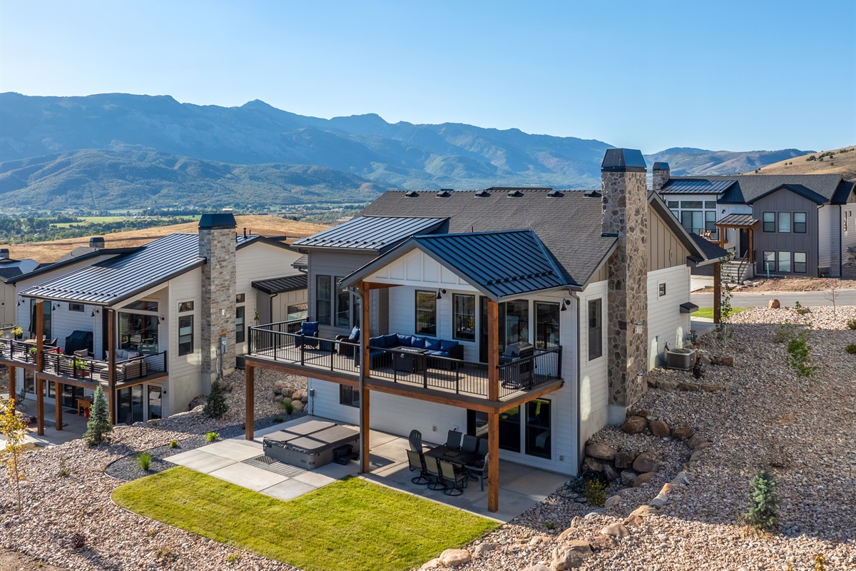 Elevated setting with panoramic valley and mountain views.